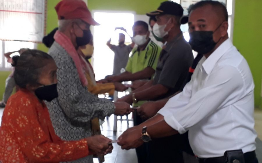 216 Penerimaan Pemanfaat BLT Desa Siofabanua Berjalan Dengan Kondusif