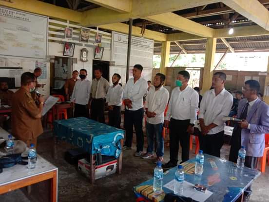 Disaksikan Camat Terima Laia,  Pelantikan dan Serah Terima BPD Desa Hilinamazihono Berjalan Lancar